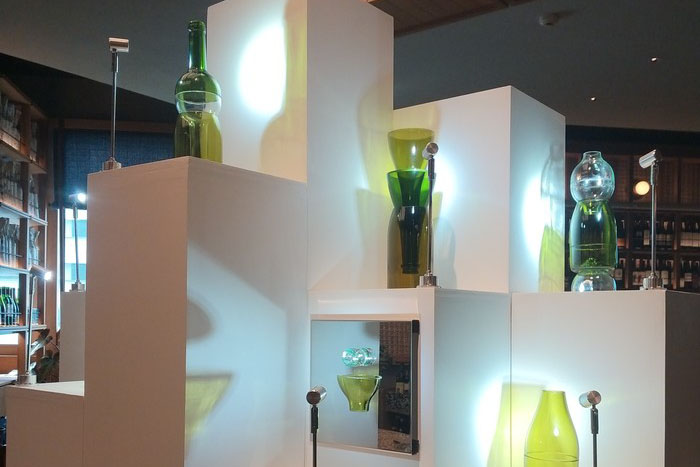 Patricia Untario Sulap Botol Bekas Wine Jadi Karya Seni